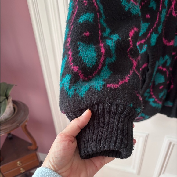 Women’s 80’s Vintage Karisma Canadian Sportswear Paisley Button Front Cardigan - Picture 4 of 13